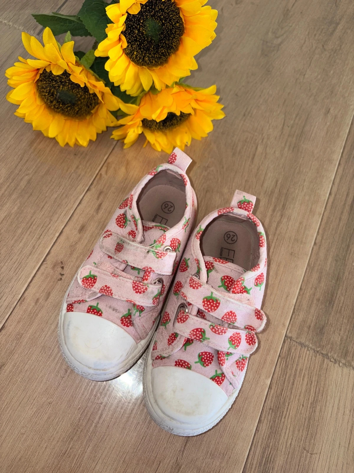 Pink scratch sneakers with strawberries FPC size 26 – photo 2